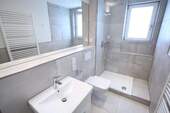 Badezimmer_1.jpg - Etagenwohnung mit 83,40 m² in Mannheim zur Miete