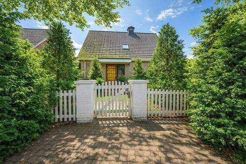 200-8452_Hausansicht-4_Sommer_gestaged - 3 Zimmer Einfamilienhaus zum Kaufen in Uetersen