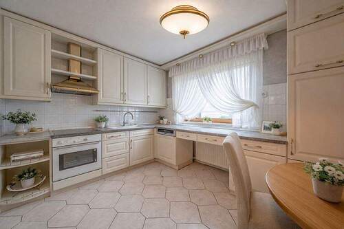 200-8452_Küche-2_möbliert - 