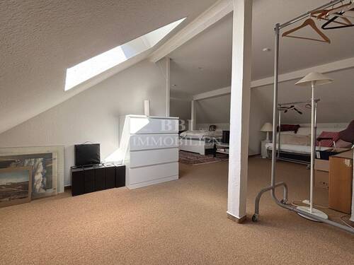 Großzügiges Zimmer im Obergeschoss - 