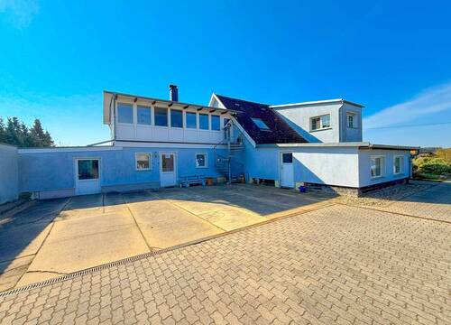 ...mit dem Auto sauber bis vor die Tür - 7 Zimmer Mehrfamilienhaus, Wohnhaus in Seehausen