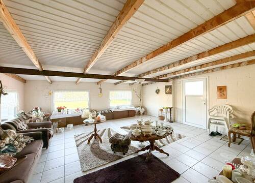 ...und geräumiger Eingangsveranda - 