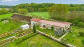 Außenansicht Drohne 8 - 1 Zimmer Bauernhaus, Landhaus zum Kaufen in Chorin