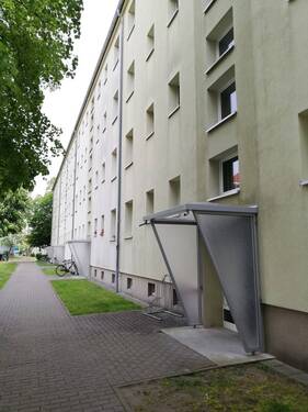 Hausansicht - 3-Zimmerwohnung mit Balkon im Erdgeschoss
