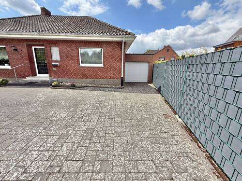 Hausansicht/ Garage - Mehrfamilienhaus, Wohnhaus mit 120,00 m² in Ennigerloh zum Kaufen