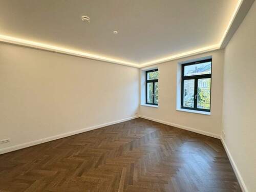 Wohnzimmer - Erstbezug mit Stil! * Dunkles Parkett * Balkon * Fußbodenheizung * Wanne & Dusche * LED-Licht