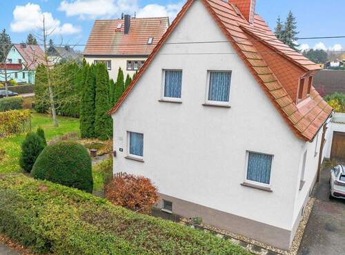 Ansicht Straße - 4 Zimmer Einfamilienhaus zum Kaufen in Halle