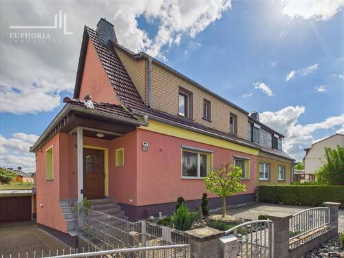 Hausansicht - 9 Zimmer Doppelhaushälfte zum Kaufen in Blankenhain