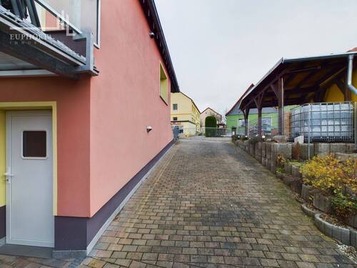 Zufahrt Hof - Doppelhaushälfte mit 217,00 m² in Blankenhain zum Kaufen
