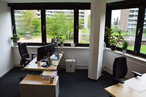 Schreibtischplatz im 3er-Büro - 