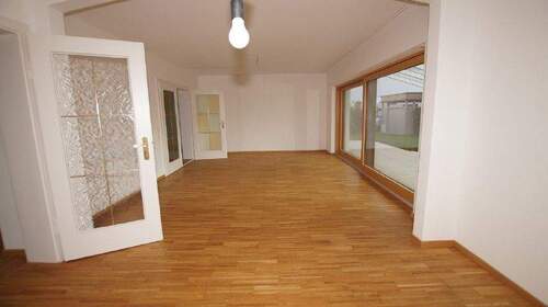 Wohnen - Einfamilienhaus mit 170,00 m² in Straubing zur Miete