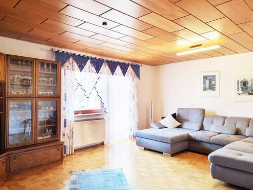 Wohnzimmer - Anbau - 9 Zimmer Mehrfamilienhaus, Wohnhaus in Schlüchtern