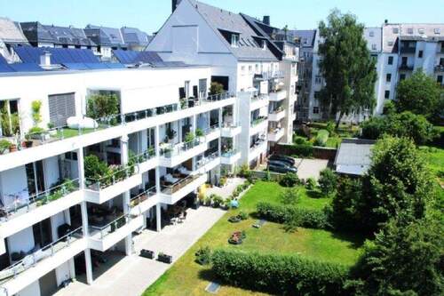 Blick in den Innenhof - 3 Zimmer Etagenwohnung zur Miete in Chemnitz