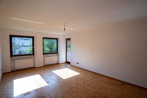 Wohnzimmer - Etagenwohnung mit 100,00 m&sup2; in Singen zum Kaufen