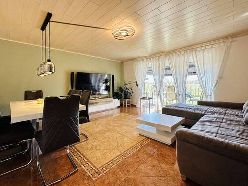 Wohnzimmer - 4 Zimmer Einfamilienhaus in Föhrden-Barl