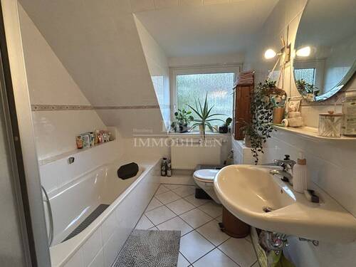 Vollbad im Obergeschoss - 