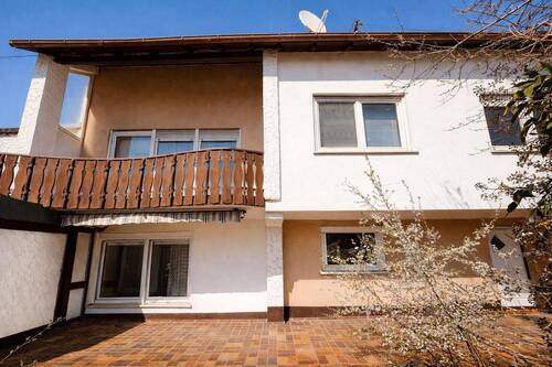 Blick vom Garten aufs Haus - 