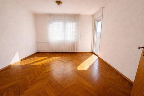 Schlafzimmer EG mit Parkett - Mehrfamilienhaus, Wohnhaus mit 215,00 m&sup2; in Steinheim zum Kaufen