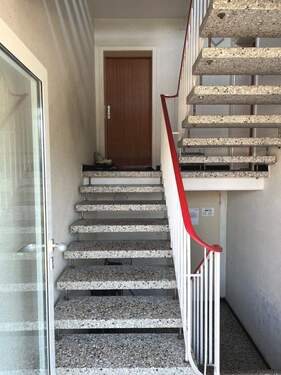 gepflegtes Treppenhaus - 4 Zimmer Etagenwohnung in Schwarzenbek