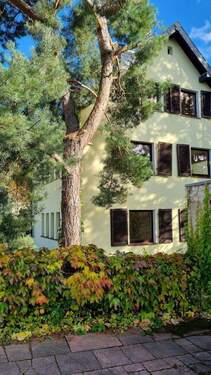 Haus von der Seite - Einfamilienhaus mit 200,00 m&sup2; in Kronberg im Taunus zum Kaufen