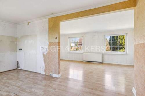 Blick aus der Küche ins Wohnzimmer EG - Wohneinheit 2 - 