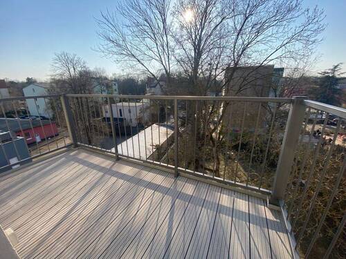 gr.Balkon mit Süd-West-Ausrichtung - Geschmackvolle 2 Zimmer-Whg.* mit Balkon * EBK* Laminat* Tageslichtbad* ab sofort