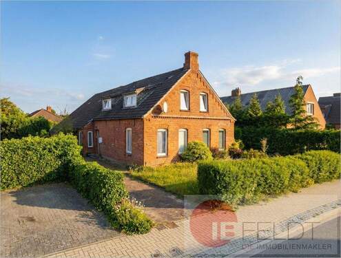 Außenansicht - Wohnhaus + Garage 