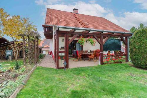 Rückansicht mit Terrasse - 