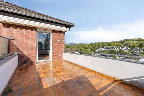 EG: Terrasse mit Ausblick - 