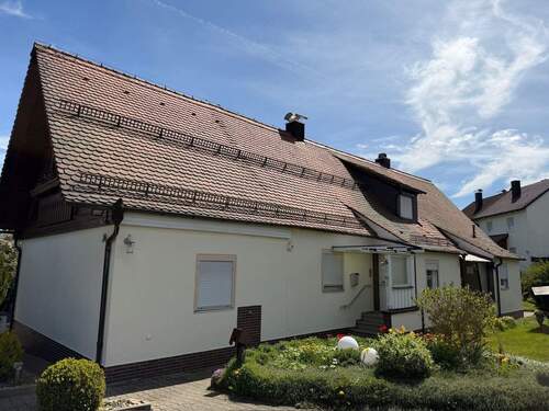 Haus gesamt - Doppelhaus mit Garten und Garagen
