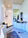 EG Badezimmer mit Dusche und Wanne - 