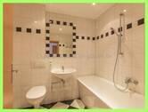 Badezimmer - 2 Zimmer plus Arbeitszimmer - 2.OG mit Balkon - modernes Badezimmer - zur Miete in Plauen