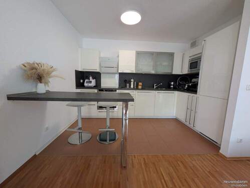 Blick zur Küche - 2 Zimmer Etagenwohnung in Heusenstamm