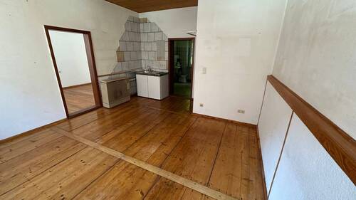 Wohnzimmer mit kleiner Küchenzeile.jpg - Schöne 2-Zimmer-Altbauwohnung mit kleiner Küchenzeile