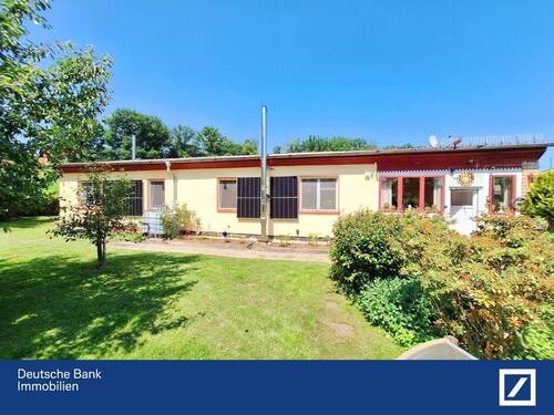 Ansicht Gartenseite - Großzügiger Bungalow mit Traumgrundstück in idyllischer Lage