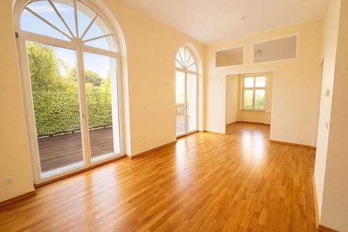 Esszimmer - Herrschaftliche Hochparterrewohnung mit Terrasse, Kamin, Carport, in ruhiger Lage