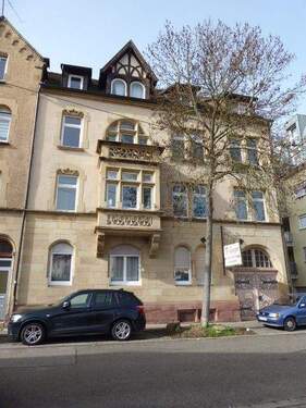 Außenansicht - Röpke + Partner Immobilien: Ruhige Altbauwohnung mit kleinem Balkon in Dillweißenstein!