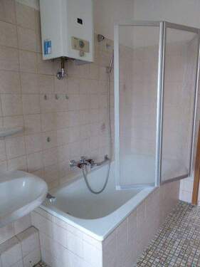 Bad mit Wanne, Bild 2 - 