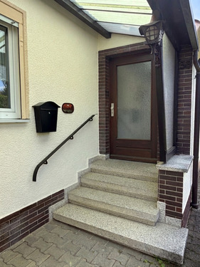 Hauseingang - 5 Zimmer Doppelhaushälfte in Treuchtlingen