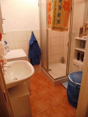 Bad mit Dusche - 