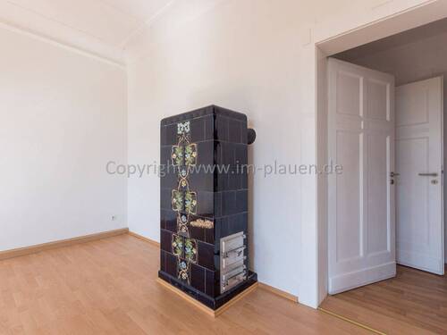 Kachelofen im Wohnzimmer - Etagenwohnung mit 110,00 m² in Plauen zur Miete