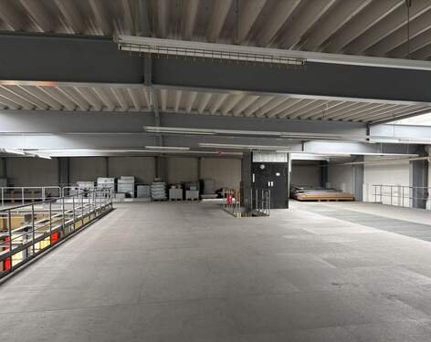 Halle - Lastenaufzug - 