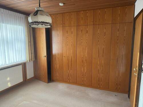 Schlafzimmer mit Zugang DG - 