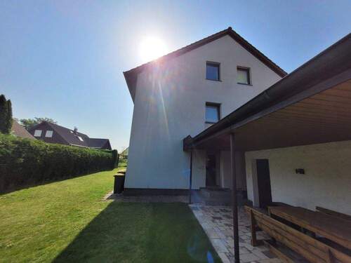 Objektansicht mit Freisitz - 