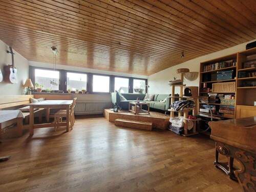 Wohnzimmer - 4 Zimmer Etagenwohnung zum Kaufen in Stein bei Nürnberg