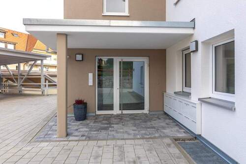 Eingang hinten - Etagenwohnung mit 105,00 m&sup2; in Grafenhausen zur Miete