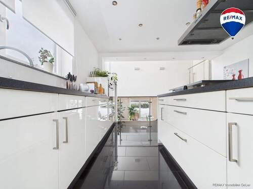 REMAX Immobilien DeLux Einfamilienhau Küche Neunkirchen Mark Borowicz - 