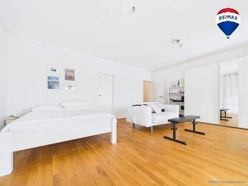 REMAX Immobilien DeLux Einfamilienhau Schlafzimmer Neunkirchen Mark Borowicz - 