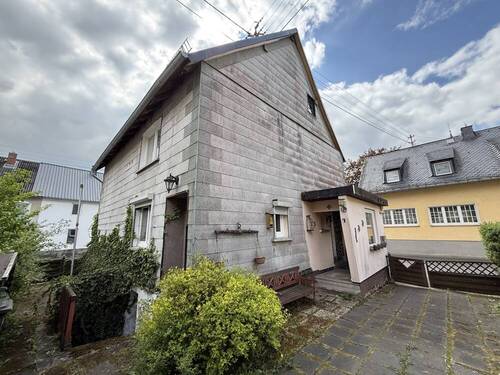 Eingangsbereich - Einfamilienhaus mit 125,00 m&sup2; in Freirachdorf zum Kaufen
