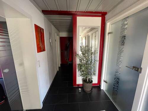 Flur - Links Küche, Rechts Wohnzimmer (EG) - 